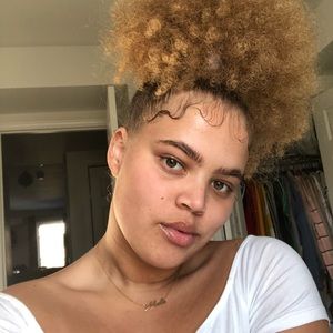 Meet your Posher, Kayla